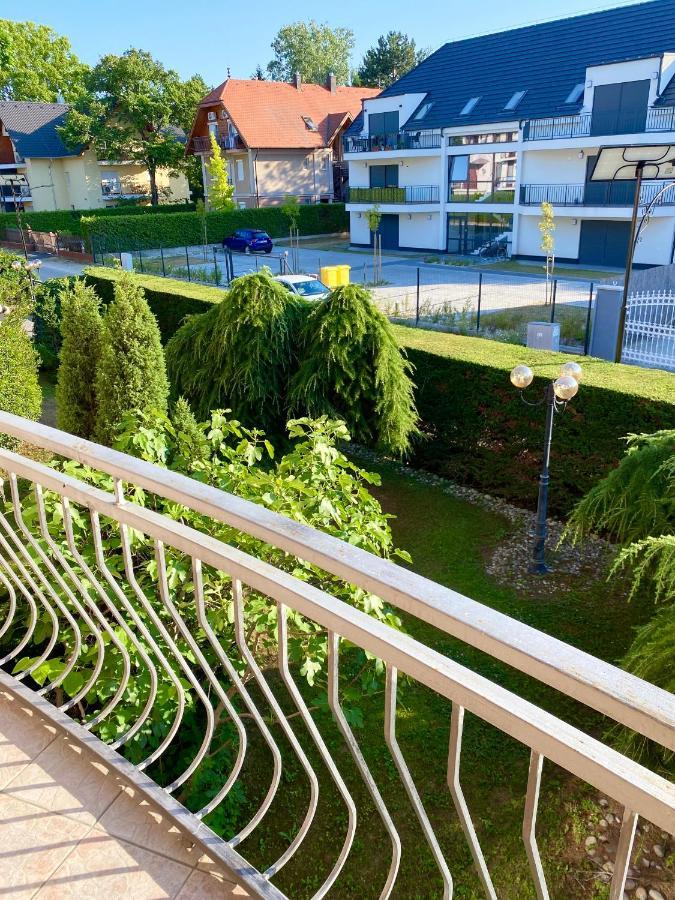 Selyemakacapartman Balatonlelle Dış mekan fotoğraf
